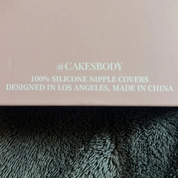 Cakes Body nipple covers- stick on bra. Small - Picture 4 of 4